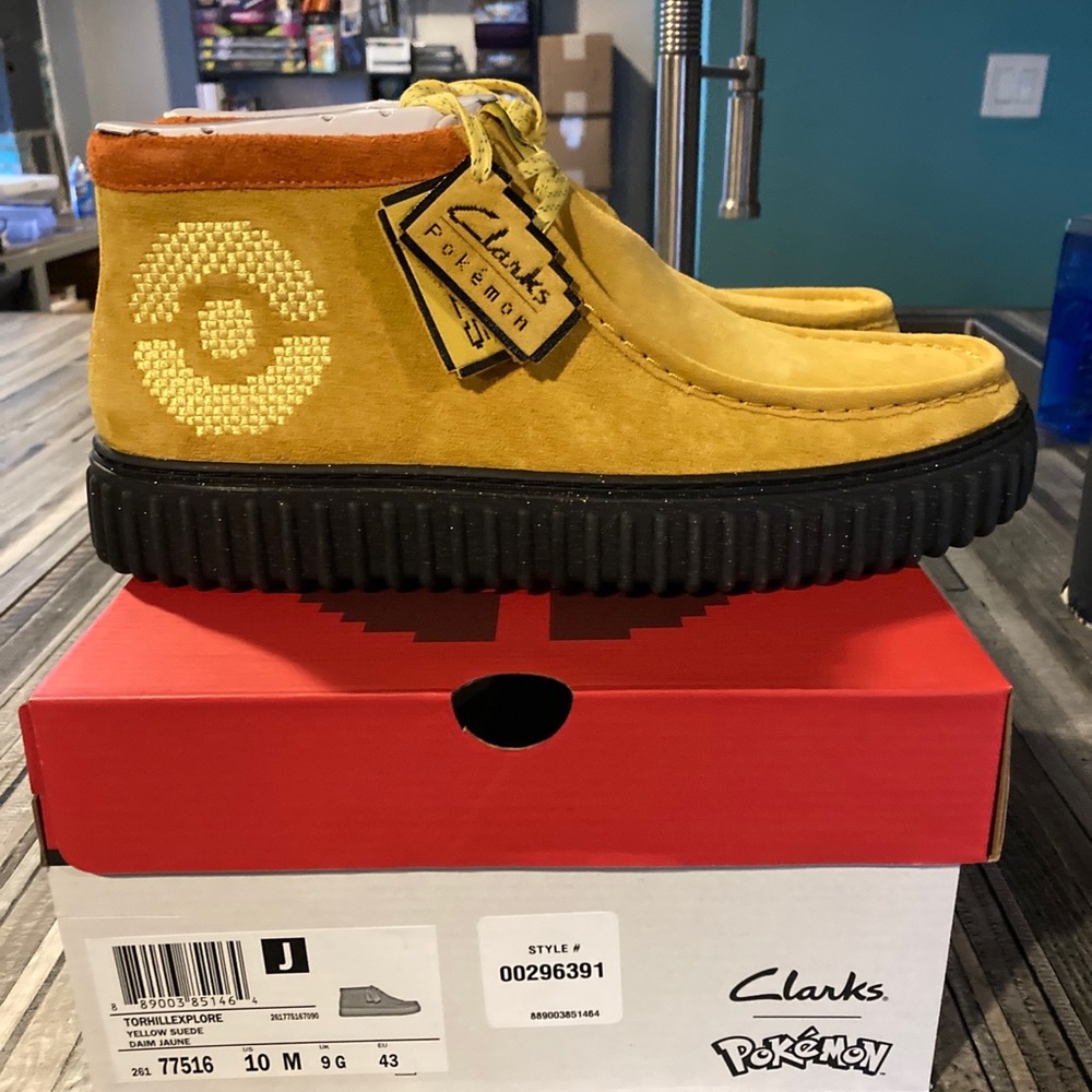 CLARKS x Pokémon Torhill Explore Mens Boots-Yellow Pikachu Size 10